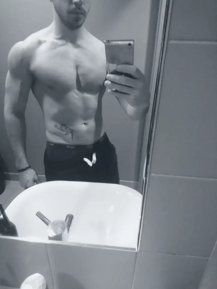 Photo envoyée par un pratiquant de la méthode, en noir et blanc. 16 sur 42.