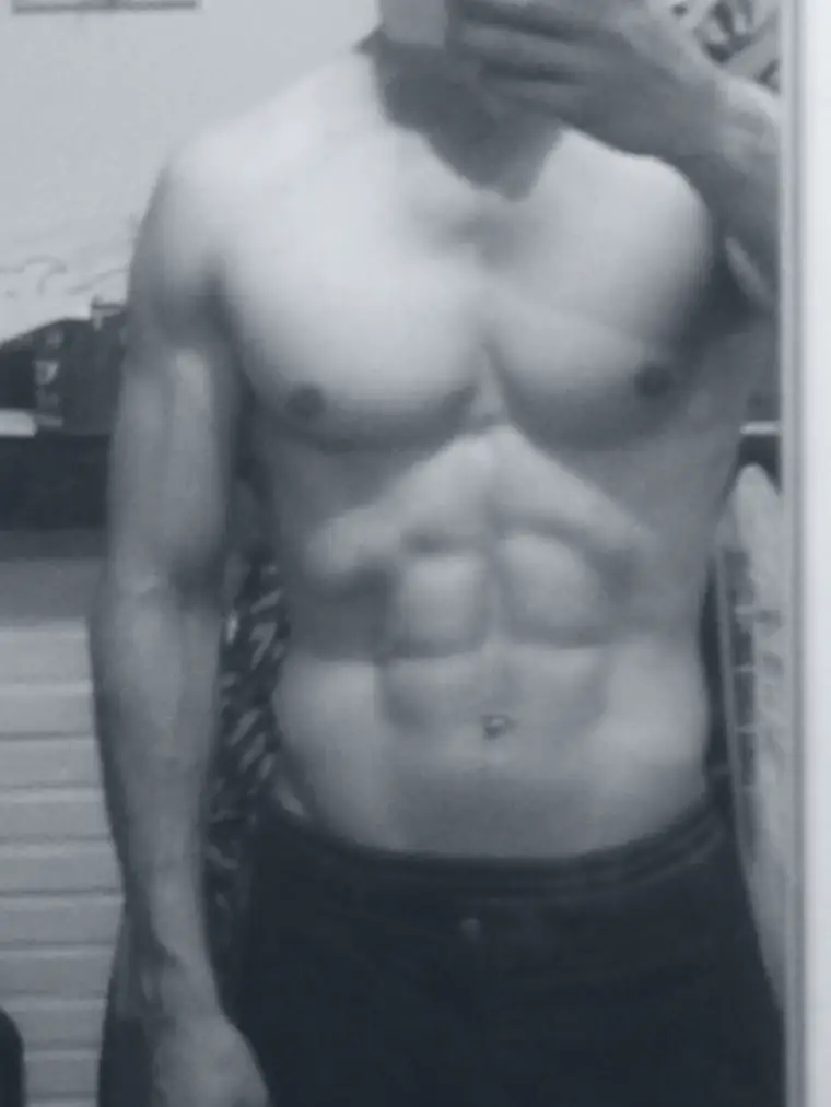 Photo envoyée par un pratiquant de la méthode, en noir et blanc. 34 sur 42.